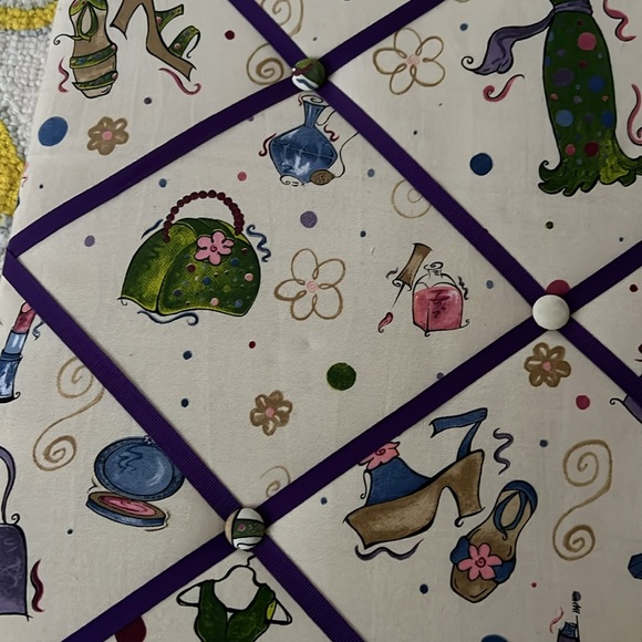 Fashion-Themed Memo Board with Accessories - Picture 11 of 11